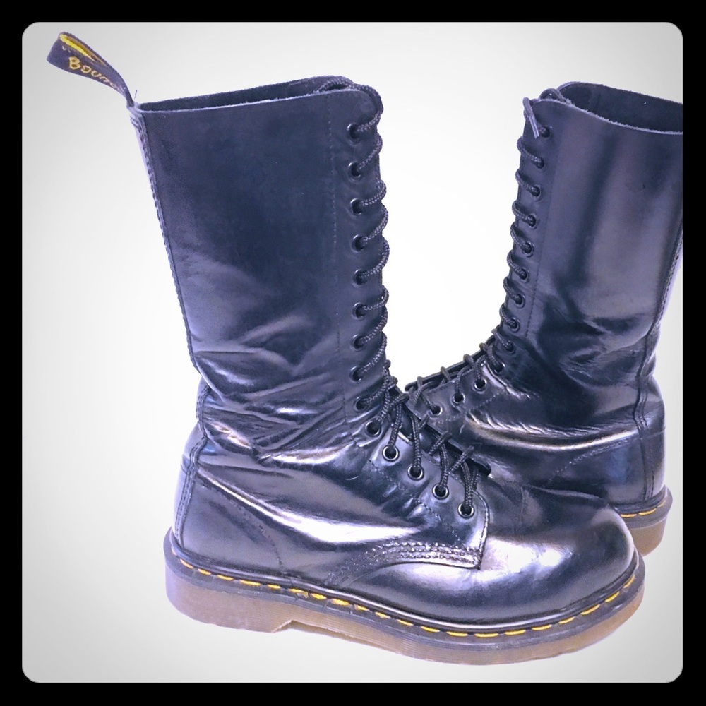 Dr Martens 14 eye leather lace up boots size 6
